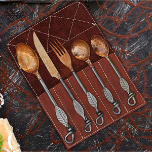 Ensemble de couverts en cuivre forgé à la main avec étui en cuir, 4 pièces, ustensiles de camping, cuillère, fourchette, couteau, ensemble de repas rustique pour l'extérieur - Product Image 1