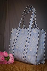 Sac fourre-tout matelassé en coton imprimé à la main avec motifs floraux, sac fait main - Product Image 4