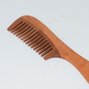 Peigne à cheveux en bois de pêche de haute qualité, artisanat naturel, logo personnalisé acceptable - Product Image 2