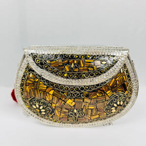 Sac à bandoulière pour femmes de mode moderne indien jaune argent ethnique poli Sculpture antique mosaïque sac à bandoulière pour les fêtes - Product Image 6