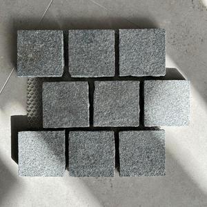 Pavés en grès gris Shivara - Design moderne, finition taillée à la machine, coupés sur mesure pour sols extérieurs et cours - Product Image 1