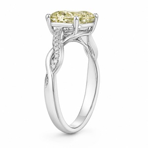 Bague de fiançailles en diamant jaune taille radiant en or blanc 18 carats avec sertissage à griffes et bande pavée, bijoux fins classiques pour femme - Product Image 2