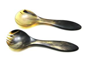 Ensemble de 2 cuillères à salade en corne, design élégant, fabriquées à la main à partir de corne de buffle naturelle, à prix abordable. - Product Image 2