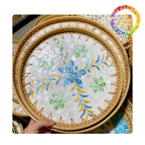 Plateau de service en rotin écologique avec incrustation de nacre |   Plateau et panier en rotin faits à la main, design décoratif et fonctionnel - Product Image 1