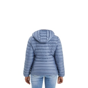 Chaqueta de Plumón Ligera Impermeable con Capucha para Mujer, Azul Grisáceo, Corte Ajustado, Abrigo Acolchado Cálido de Invierno, Ropa de Exterior Elegante y Moderna - Product Image 4