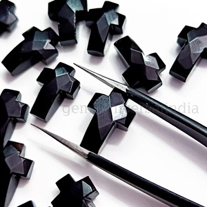 Croix Sainte en Onyx Noir Naturel 15mm Sculptée à la Main, Pierre Précieuse Découpée pour la Fabrication de Bijoux, Prix de Gros, Approvisionnement en Vrac - Product Image 2