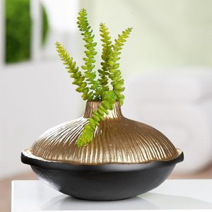 Jarrón de Mesa Contemporáneo Modern Muse de Bronce con Base Negra, Soporte Decorativo para Plantas Hecho a Mano - Product Image 1