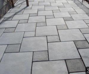 Dalles de patio en grès naturel gris Kandla, découpées sur mesure, pour allée extérieure rectangulaire - Product Image 1