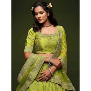 Glamuroso Lehenga Choli de Seda Verde Bordado para Bodas, Talla Grande - Product Image 2