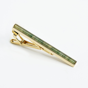 Barrette de cravate élégante pour homme en agate verte à facettes, pierre précieuse Feng Shui, plaquée or 18 carats – KCVDAXLG003 |   Collection Tinh Vu |   Vietnam - Product Image 1