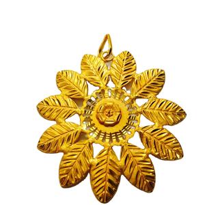 Dernières boucles d'oreilles à la mode en plaqué or 18 carats avec pendentif feuille à breloques clous en alliage élégants pour filles et femmes pour les mariages et les fiançailles - Product Image 3