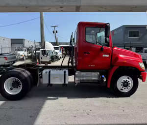 En Venta: Camión Hino 338 Day Cab 2016-2018 - Transmisión Manual de 6 Velocidades, Volante a la Izquierda/Derecha, Camiones Semirremolque Usados con Envío Internacional - Product Image 1