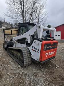 รถตัก Bobcatts T770 พร้อมหัวบดไม้  ปั๊มไฮดรอลิกประสิทธิภาพสูง และดีไซน์กะทัดรัดสำหรับงานขุดและขนย้ายวัสดุ - Product Image 6