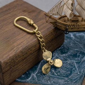 Porte-clés hélice de bateau en laiton fait main, accessoire vintage nautique et maritime, cadeau marin - Product Image 2