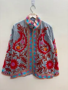 Veste en velours faite à la main avec broderie florale Suzani, style bohème, manteau tendance, style traditionnel - Product Image 1