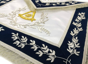 ผ้ากันเปื้อนพิธีกรรมเมสันสำหรับผู้รับปริญญา "Past Master Blue Lodge" - ผ้ากำมะหยี่สีน้ำเงินเข้ม งานปักมือสีเงินแบบมืออาชีพ ปรับแต่งได้ ขายส่ง - Product Image 2