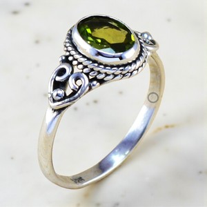Anillos de Plata de Ley 925 Hechos a Mano con Piedra Preciosa de Peridoto Natural, Anillos de Plata Fina Ligeros, Joyería Hecha a Mano al por Mayor - Product Image 1