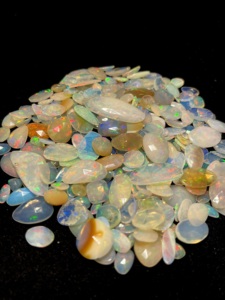 Opale d'Éthiopie naturelle taillée en forme de rose |   Opale de feu facettée |   Opale Welo cabochon non montée |   Fabricant en gros d'opale éthiopienne - Product Image 2