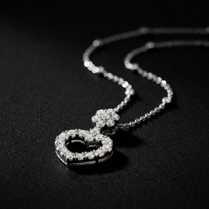 Pendentif en or blanc 18 carats avec diamant, motif cœur ouvert, halo floral, collier à pendentif en forme de grappe, avec chaîne double et diamant de laboratoire - Product Image 4