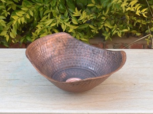 Fregadero de cobre, elemento decorativo llamativo, lavabo de cobre, pieza decorativa para interiores, punto focal de cobre para baño, centro de atención de cobre. - Product Image 6