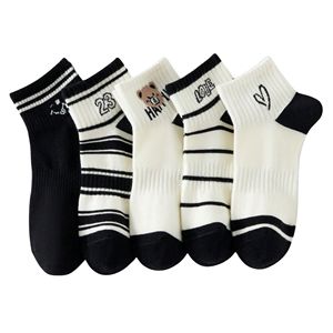 เสื้อกีฬาฤดูร้อนแบบถัก ซับลิเมชั่น พิมพ์โลโก้และหมายเลขทีมตามสั่ง คุณภาพสูง เนื้อผ้าบาง กันลื่น ยืดหยุ่นได้ดี ผลิตจากผ้าสแปนเด็กซ์/คอตตอน - Product Image 3