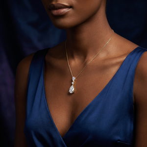 Collar de moda con diamantes cultivados en laboratorio, corte brillante redondo y en forma de pera, con colgante Moonlit, de oro macizo de 10K, con tres piedras, para boda. - Product Image 4