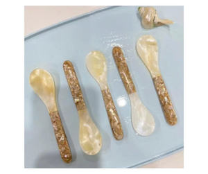 Cuchara de concha marina de lujo diseñada para servir caviar en restaurantes de alta gastronomía y entornos de hostelería de alta gama. - Product Image 2