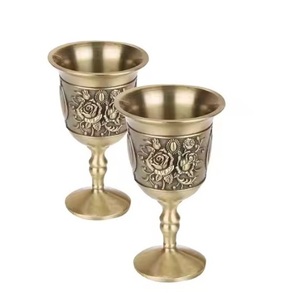 Gobelet à vin en métal de style vintage avec finition lisse pour les événements et les mariages, idéal pour servir du vin et des boissons, verre décoratif - Product Image 3
