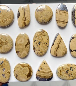 Cabochon de Sphalerite Naturelle Rayée, Pierre Précieuse Rare, Pierre Libre pour Bijoux en Fil Métallique - Product Image 1