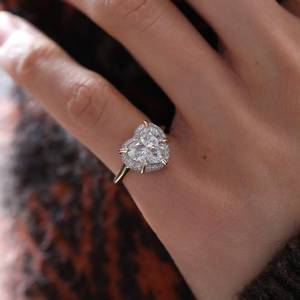 Anillo de Diamante con Corte Corazón VS2, Cultivado en Laboratorio, 2.00CT, Oro Amarillo de 10K, Joyería para Regalo de Fiesta, Boda, Cumpleaños, etc. - Product Image 2