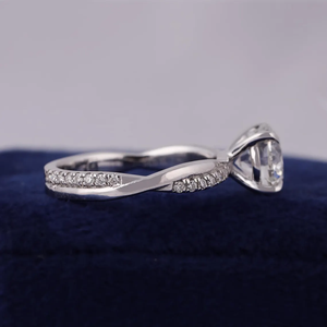 Anillo de Compromiso de Oro Blanco con Diamante Redondo, Engaste de Garras, Estilo Clásico, Joyería para Mujer - Product Image 2
