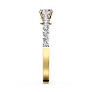 Bague de fiançailles en moissanite taille ronde avec bande pavée, bague de luxe bicolore or et argent - Product Image 4