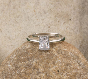 Bague solitaire en argent sterling 925 avec turquoise, bijou classique, délicat et minimaliste pour femme, cadeau de mariage ou d'anniversaire - Product Image 5