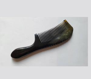 Peine de cuerno natural para desenredar el cabello rizado, cuidado del cabello antiestático y aseo diario - Product Image 1