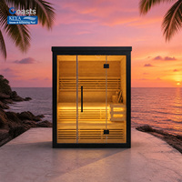 Sauna en bordure de mer Dusk avec bancs en bois clair et extérieur noir mat pour des séances de vapeur tranquilles en soirée