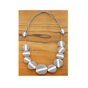 Collar de cadenas de resina de alto pulido hecho a mano personalizado de lujo para mujer patrón Floral moderno de moda para aniversarios - Product Image 1