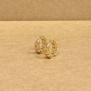 Boucles d'oreilles créoles dorées de créateur très demandées, ornées de pierres jaunes étincelantes, bijoux tendance pour femmes, idéales pour tenues ethniques et festives - Product Image 2