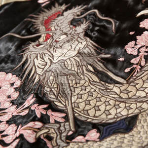 Línea de Ropa Urbana Moderna, Chaqueta Sukajan con Bordado Detallado, Tela Satén Suave para un Look Casual de Calle - Product Image 3