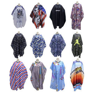 ผ้าคลุมตัดผมสีเทาขายส่งสำหรับร้านตัดผม ออกแบบโลโก้ได้ตามต้องการ ผ้าโพลีเอสเตอร์กันน้ำสำหรับผู้ชาย ผ้าคลุมสำหรับร้านเสริมสวย - Product Image 6