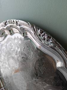 Assiette de présentation en acrylique transparent avec bordure métallique, décoration de table moderne pour réception de mariage - Product Image 6