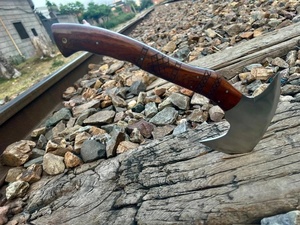 A&M ENTERPRISES - Hacha Vikinga Hecha a Mano de Grado Industrial, Cabeza de Acero con Alto Contenido de Carbono Pulido, Nudo Celta Tallado en Madera de Palisandro, para Exteriores - Product Image 2