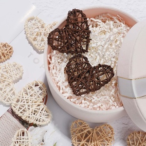 Suministros para el Día de San Valentín, adornos de corazones a precio económico, venta al por mayor de dijes de corazón de ratán natural tejido. - Product Image 3