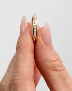 แหวนเพชรทรงกลมขนาด 3.5 มม. แบบซ้อนได้ ทองคำแท้ 14K ฝังแบบช่อง เหมาะสำหรับใส่ทุกวัน เครื่องประดับเรียบหรู แหวนแต่งงานแบบครึ่งวงนิรันดร์ - Product Image 4