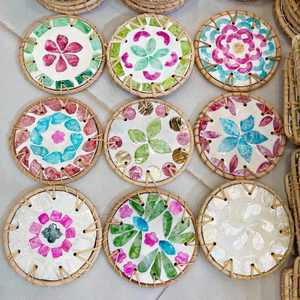 Ensemble d'assiettes en rotin tressé fait main avec incrustations, sous-verres naturels tissés TUYET DUNG FAD4, décoration florale classique pour les fêtes, cadeau fabriqué au Vietnam - Product Image 4