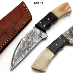Cuchillo de Caza y Camping Multifuncional de Acero Damasco con Alto Contenido de Carbono, Hoja Recta, Espiga Completa y Mango de Madera Pakka - Product Image 1