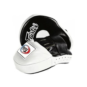 Mitaines de frappe Fairtex de qualité supérieure en cuir véritable pour l'entraînement de boxe, kickboxing et Muay Thai - Product Image 2