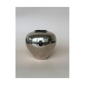 Vase à fleurs en aluminium au design élégant et luxueux, pour table et sol. - Product Image 4