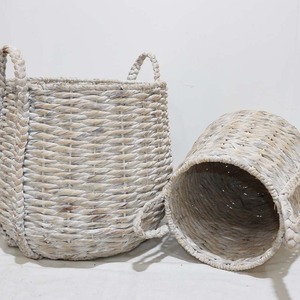 Panier à linge tendance en jacinthe d'eau blanchie rustique et écologique, couvercle de pot de plante circulaire avec poignées - Product Image 3