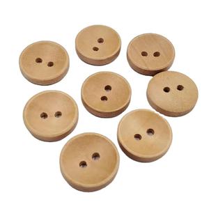 ปุ่มไม้2รูในสีธรรมชาติสำหรับเสื้อผ้า - Product Image 1