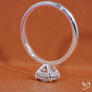 แหวนเพชรทรงกลม 1 กะรัต ได้รับการรับรองจาก IGI เพชรเพาะเลี้ยงในห้องปฏิบัติการ ตัวเรือนทองคำแท้ 10K แหวนแต่งงานแบบวงแหวนซ่อน - Product Image 3